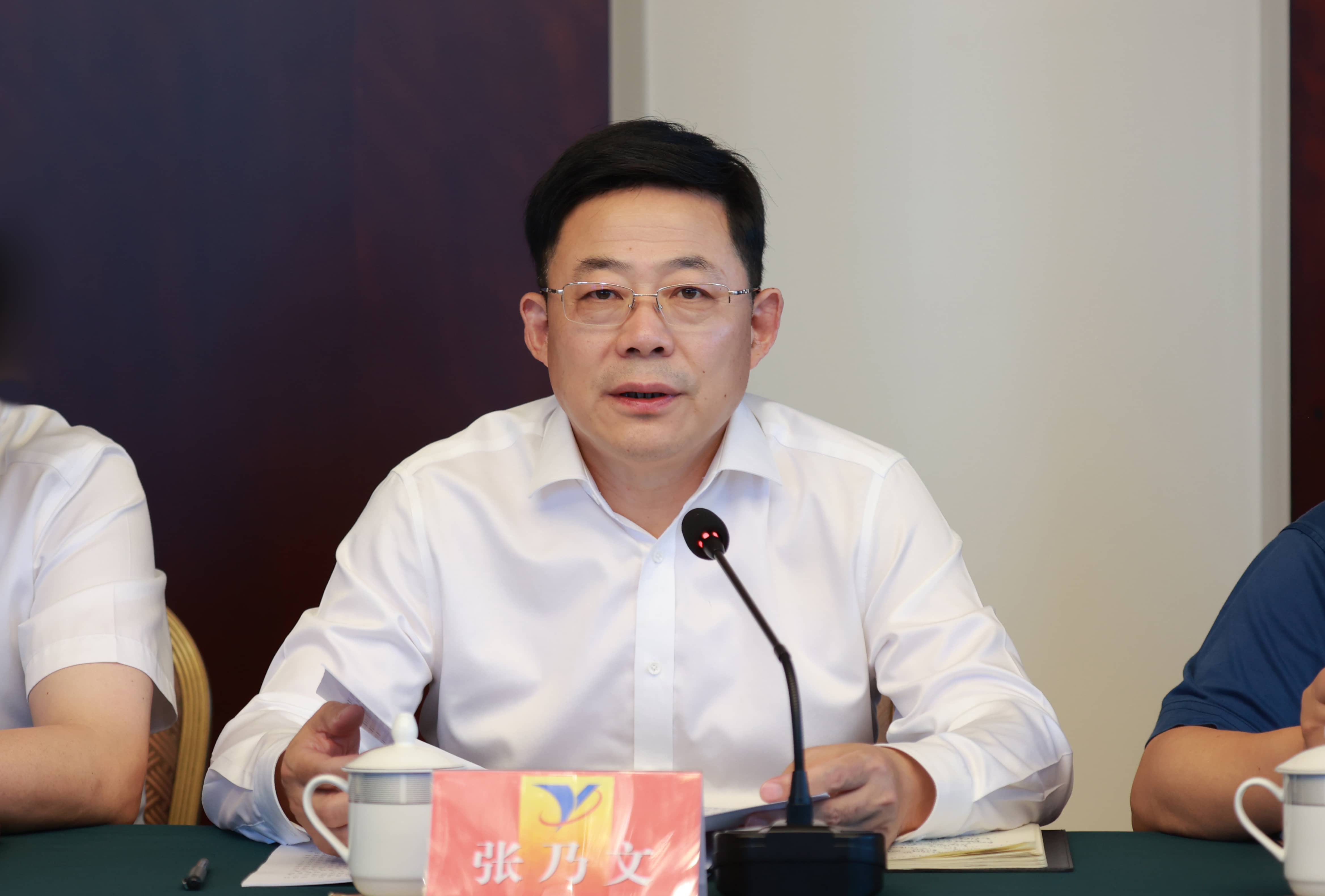 集團(tuán)傳達(dá)學(xué)習(xí)市委全會(huì)和市政府有關(guān)會(huì)議精神1-tuya.jpg