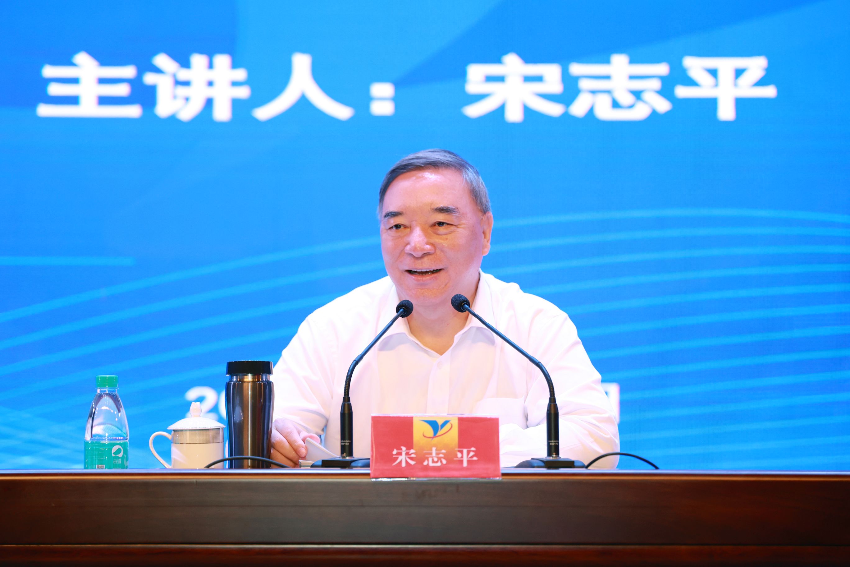 集團(tuán)舉辦問道改革創(chuàng)新管理座談會1_眸目壓縮.jpg